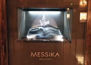 Vitrine Messika, hologramme joaillerie Meurice