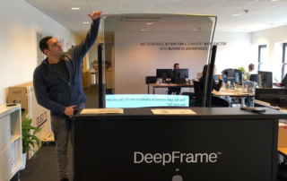 Vitrine holographique de réalité mixte : DeepFrame