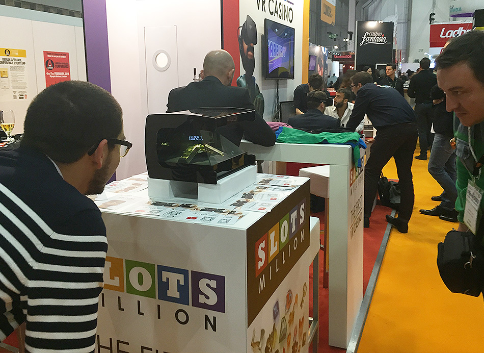animation-hologramme-pyramide-casino-salon-berlin