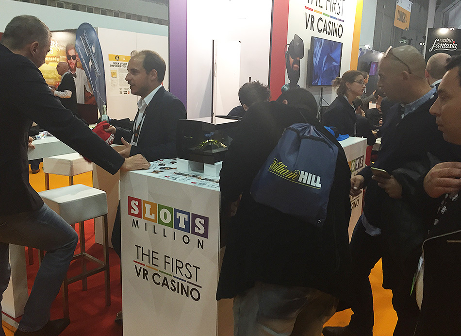 stand-casino-vr-salon-berlin-pyramide-hologramme