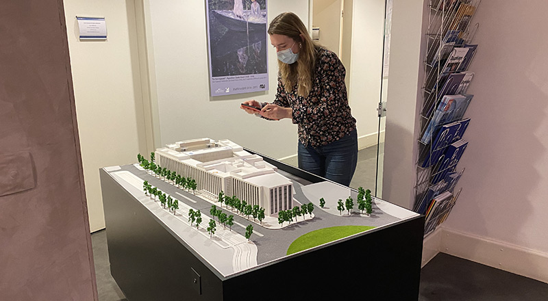 Filtre Instagram en Réalité Augmentée sur la maquette Paris Dauphine Filtre Instagram en Réalité Augmentée sur la maquette Paris Dauphine