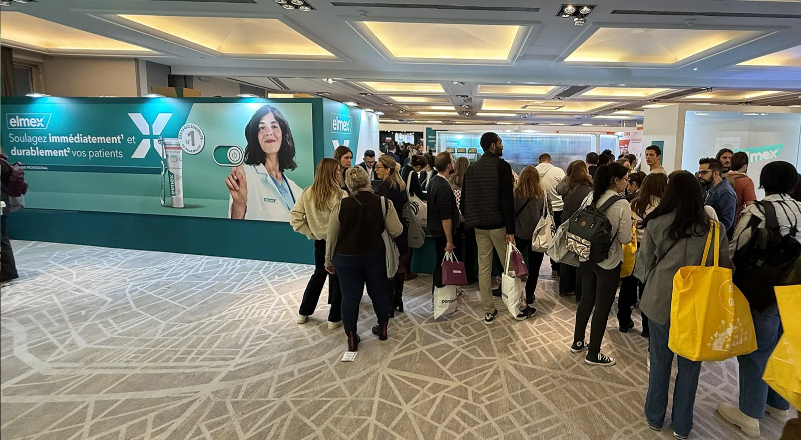 Hologramme ELMEX salon professionnel Palais des Congrès 2025